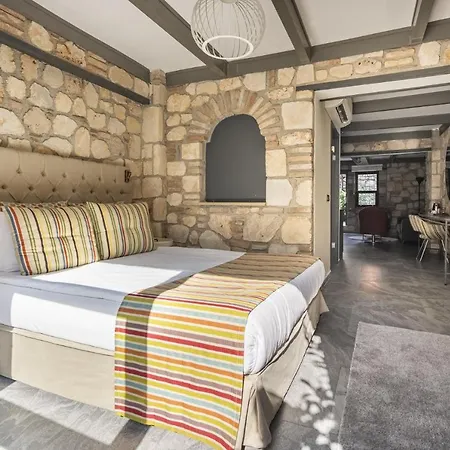 Charming Flat Near Hadrians Gate Apartment