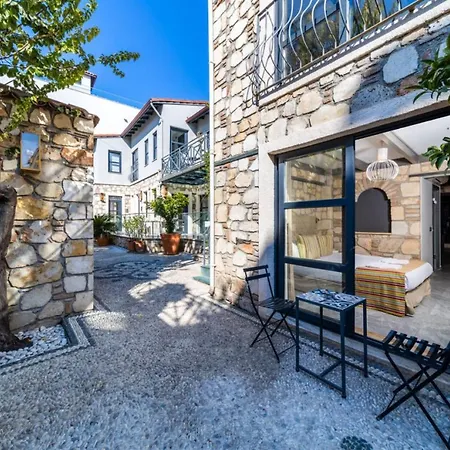 Charming Flat Near Hadrians Gate